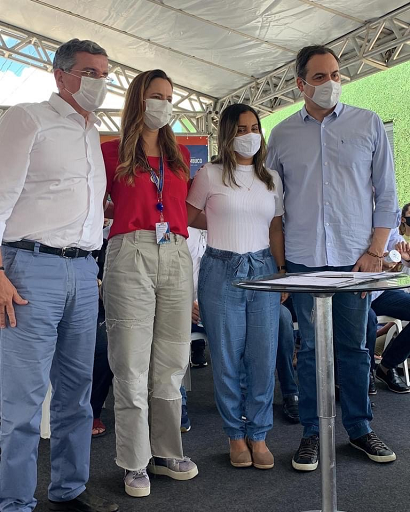 Fotos juntos pos assinatura contratação projeto PE 087