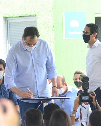 foto paulo assinando contratação projeto PE 087